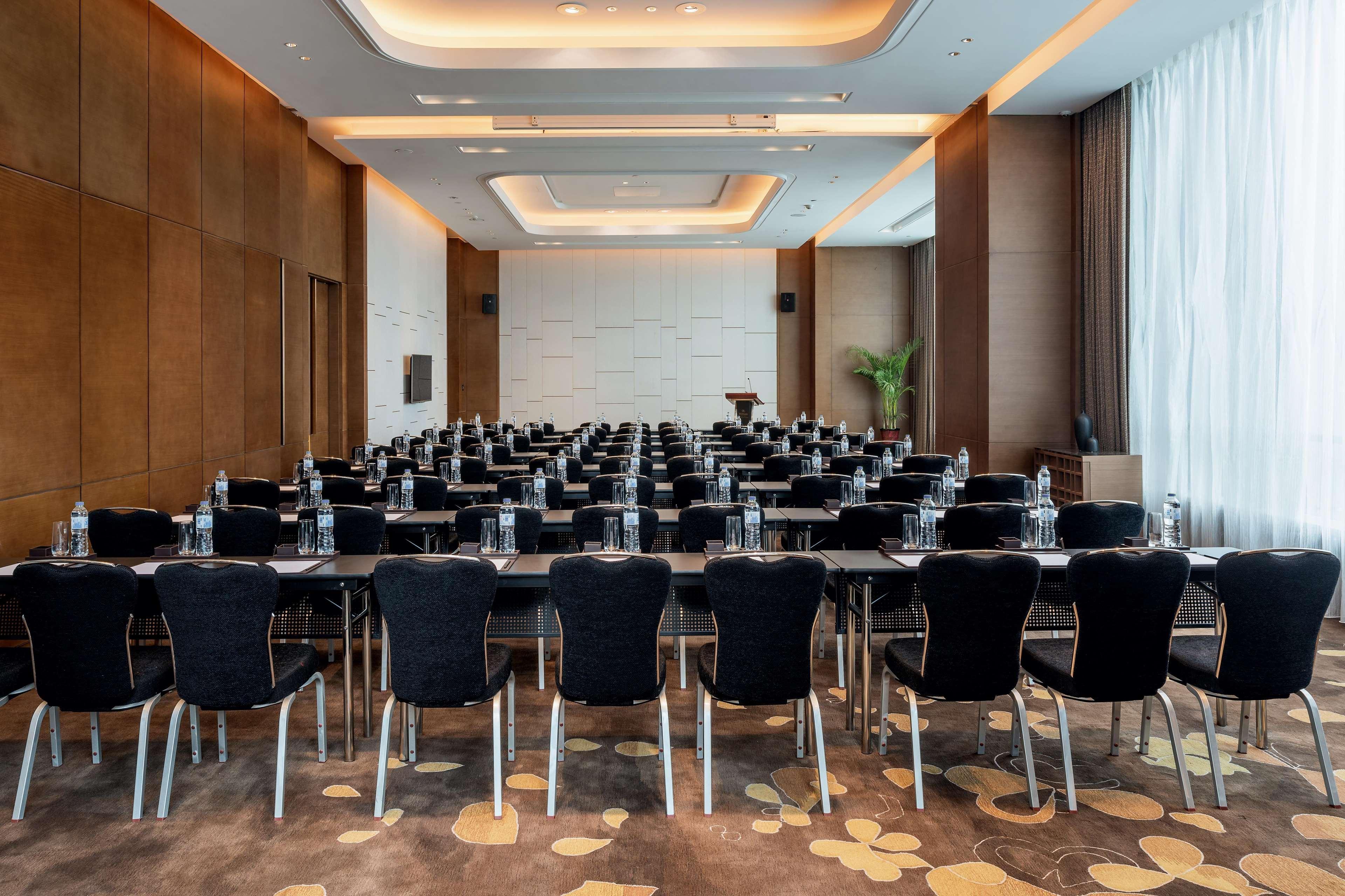 Hilton Jinan South Hotel & Residences Exterior photo