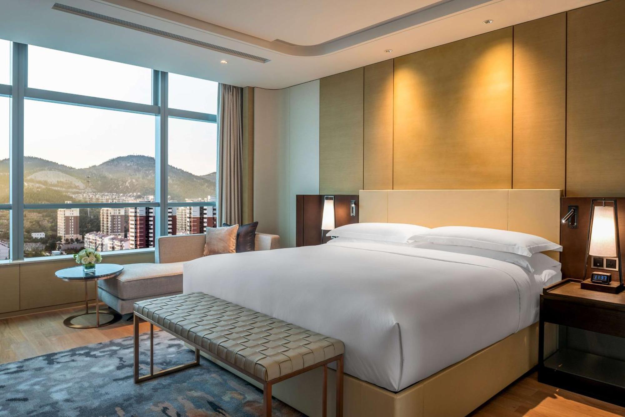 Hilton Jinan South Hotel & Residences Exterior photo