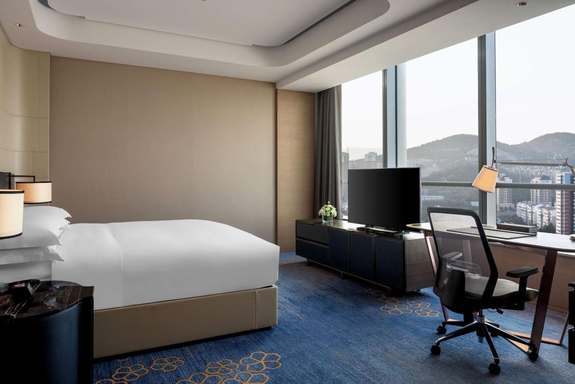 Hilton Jinan South Hotel & Residences Exterior photo